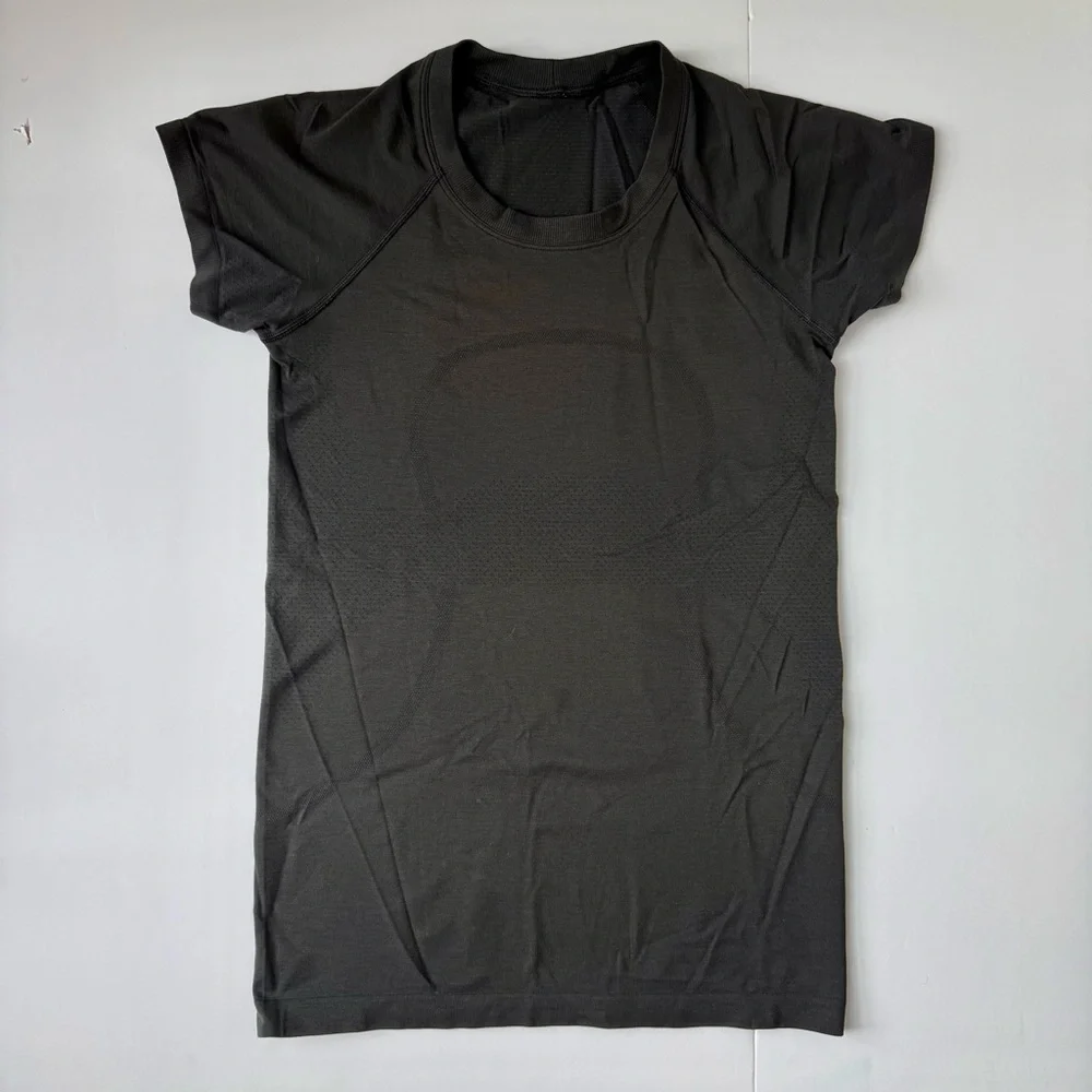 Lululemon Swiftly Tech Short Sleeve Shirt 2.0 Black Size 6 - Picture 2 of 5